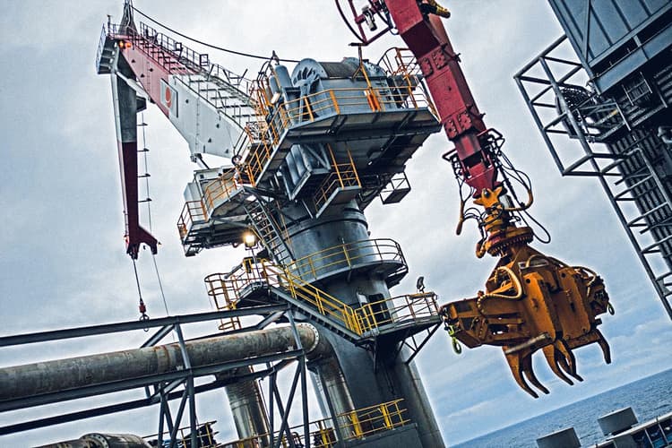 Rig crane offshore